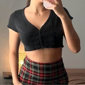 H&M black button up frilly crop top size small 🖤